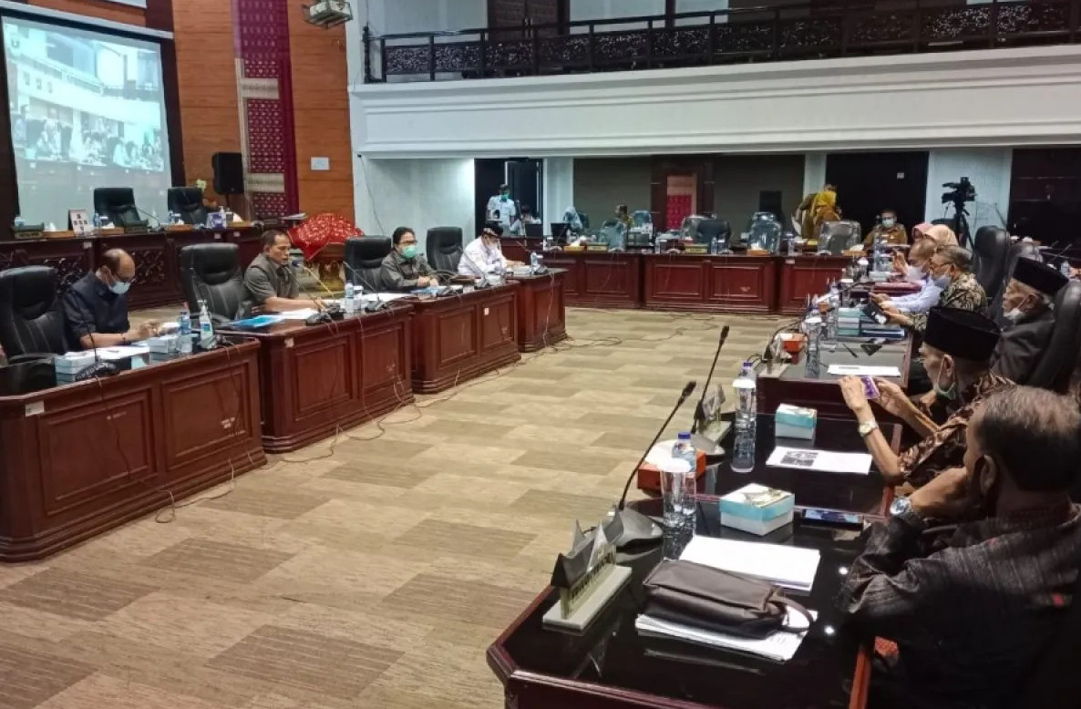 aspirasi_ke_DPRD_Sumbar.jpg